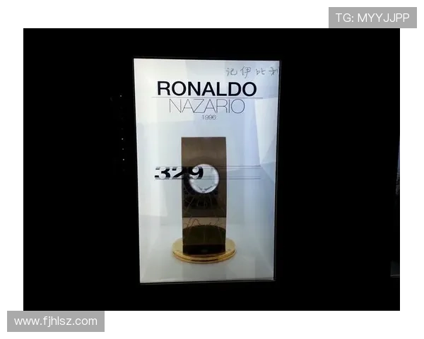 足球明星限量版礼盒珍藏版尽享球场魅力与激情体验