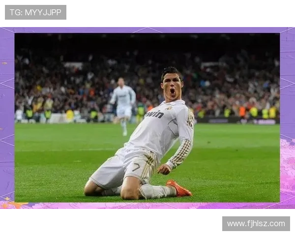 八号足球明星的传奇故事与辉煌成就揭示了运动员的奋斗精神与团队合作的重要性